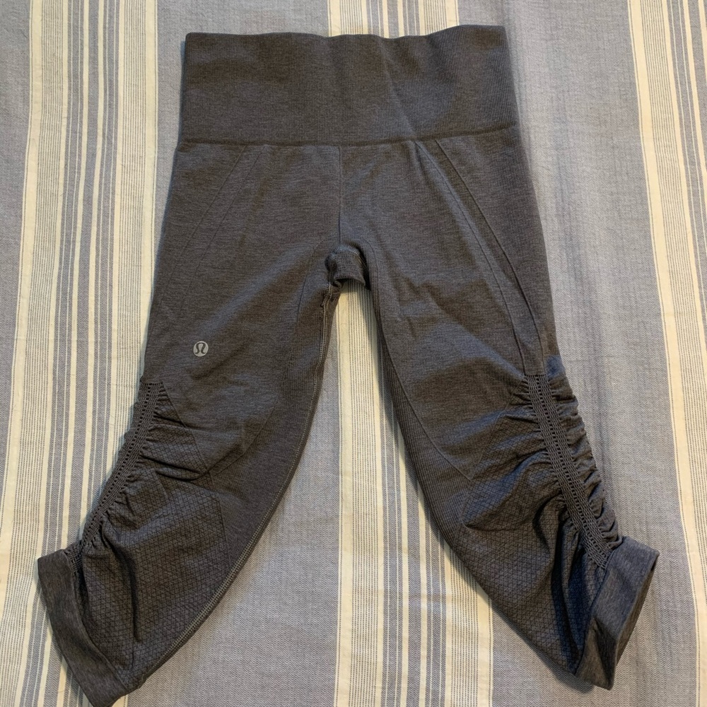 Lululemon Wunder Under  cropped leggings